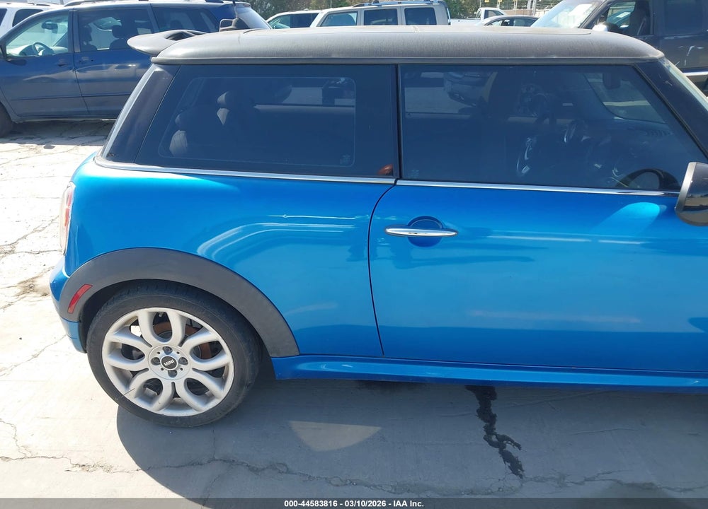 2007 MINI COOPER S VIN: WMWMF73517TT85039