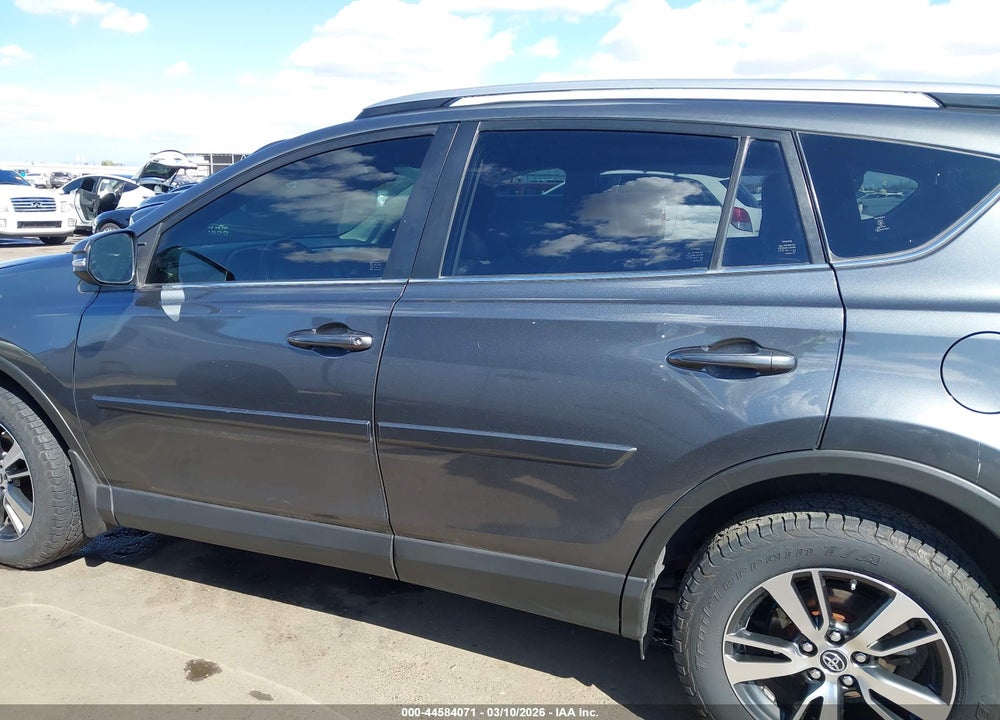 2018 TOYOTA RAV4 XLE VIN: JTMRFREV4JD234196
