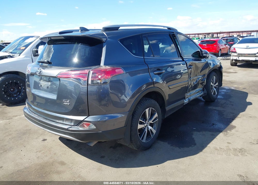 2018 TOYOTA RAV4 XLE VIN: JTMRFREV4JD234196