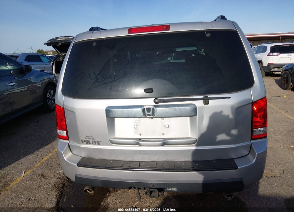 2011 HONDA PILOT EX-L VIN: 5FNYF3H69BB041338