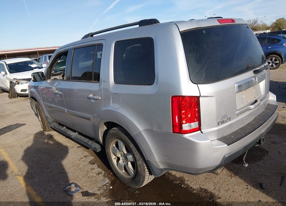 2011 HONDA PILOT EX-L VIN: 5FNYF3H69BB041338