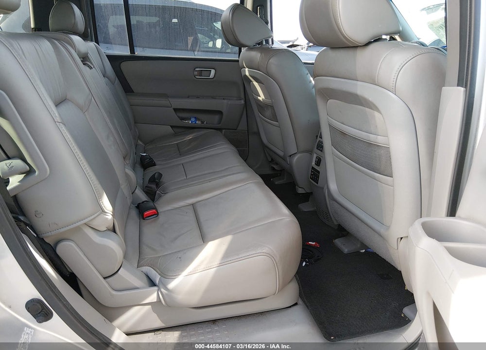 2011 HONDA PILOT EX-L VIN: 5FNYF3H69BB041338