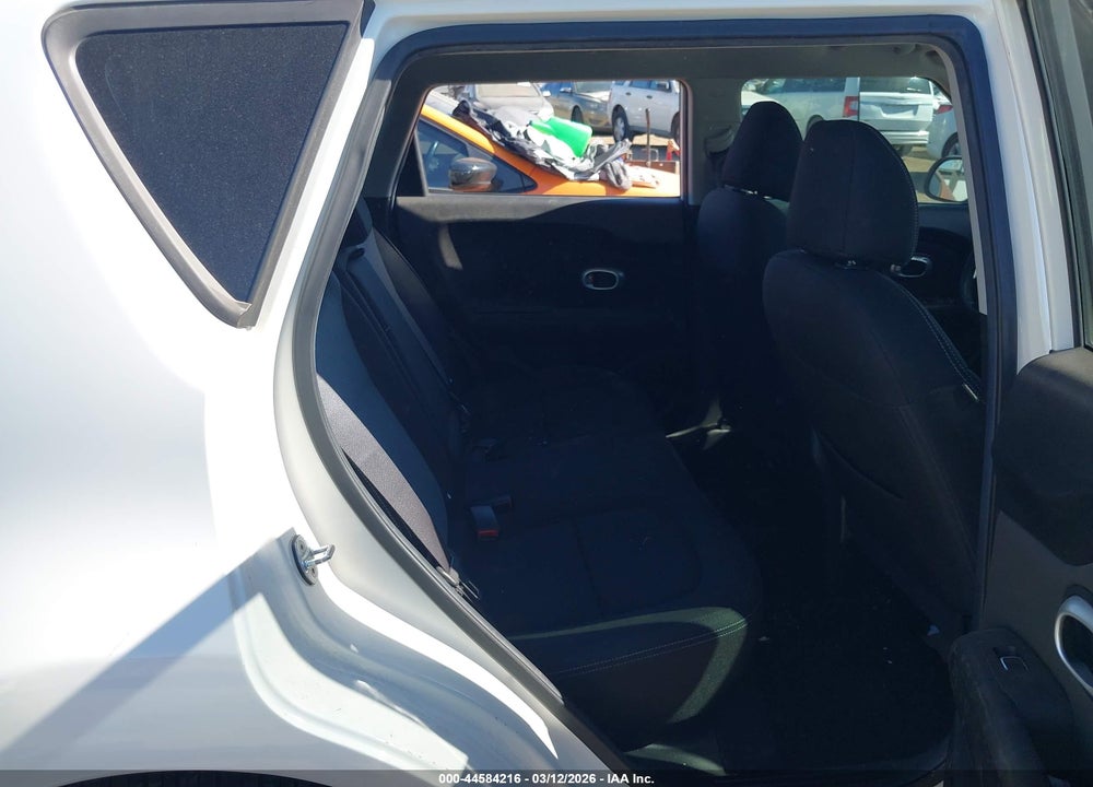 2018 KIA SOUL + VIN: KNDJP3A56J7528694