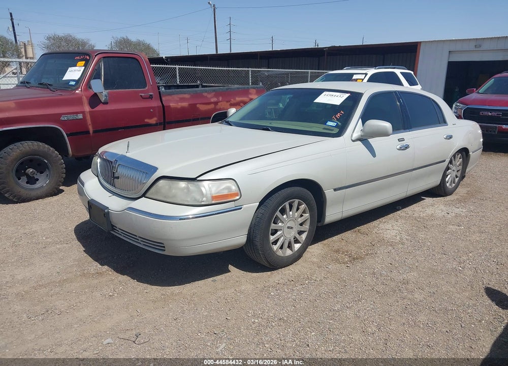 2007 LINCOLN TOWN CAR SIGNATURE VIN: 1LNHM81V47Y627792
