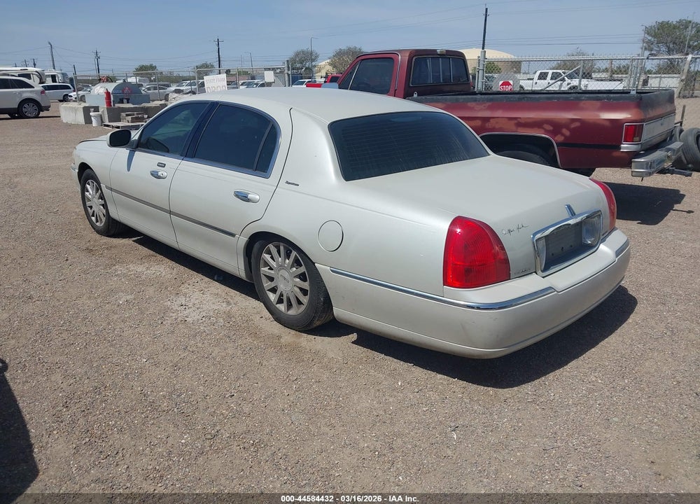 2007 LINCOLN TOWN CAR SIGNATURE VIN: 1LNHM81V47Y627792