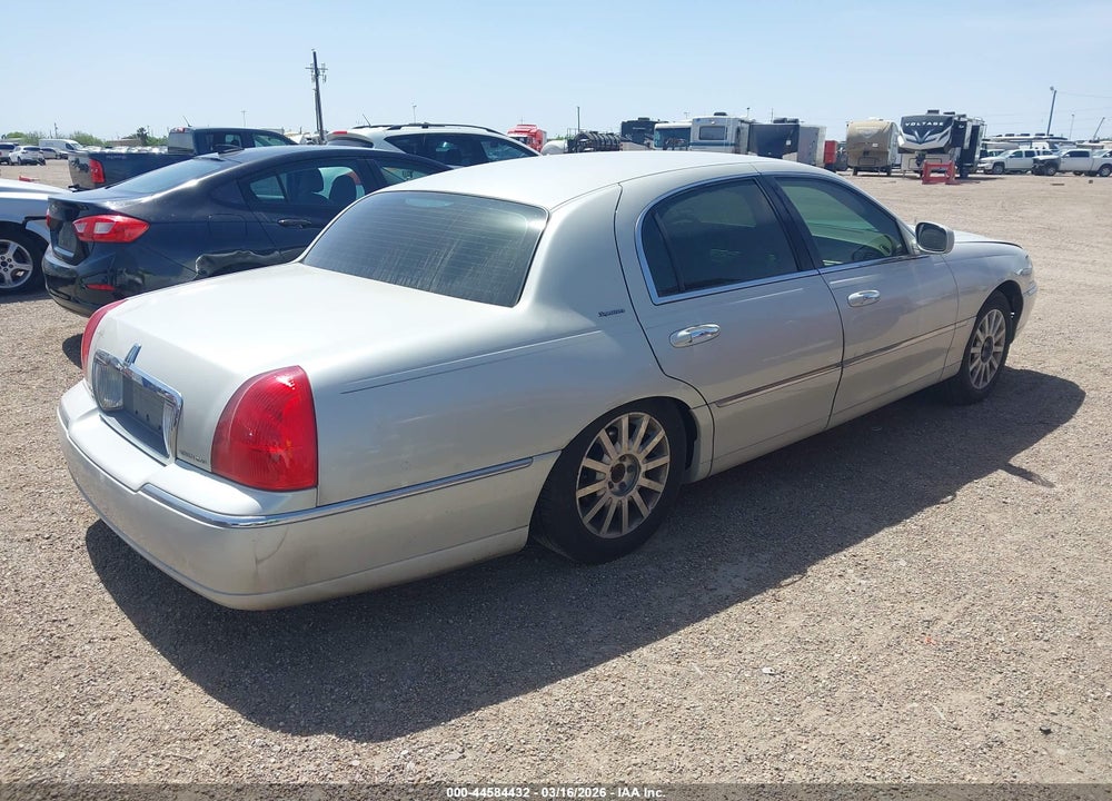 2007 LINCOLN TOWN CAR SIGNATURE VIN: 1LNHM81V47Y627792