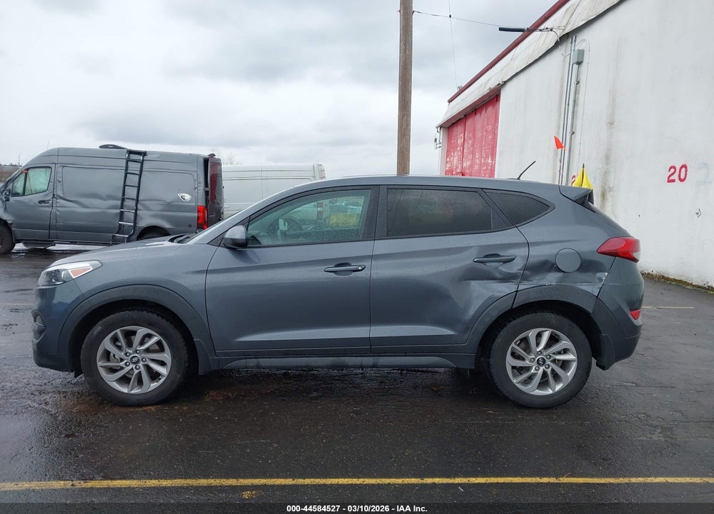 2017 HYUNDAI TUCSON SE VIN: KM8J23A44HU399447