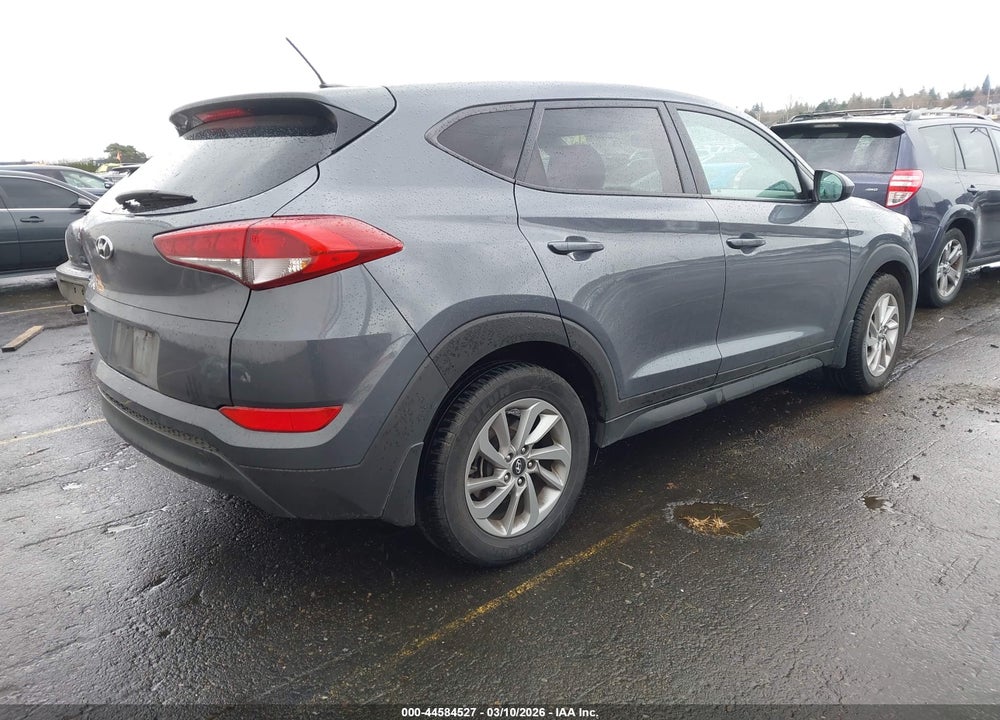 2017 HYUNDAI TUCSON SE VIN: KM8J23A44HU399447