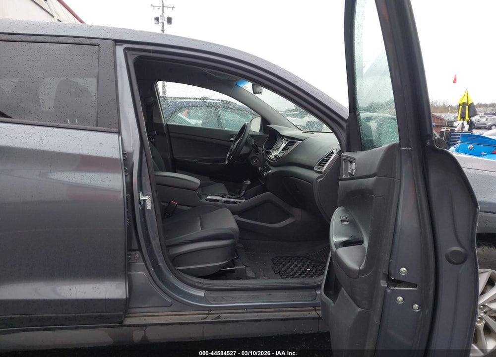 2017 HYUNDAI TUCSON SE VIN: KM8J23A44HU399447