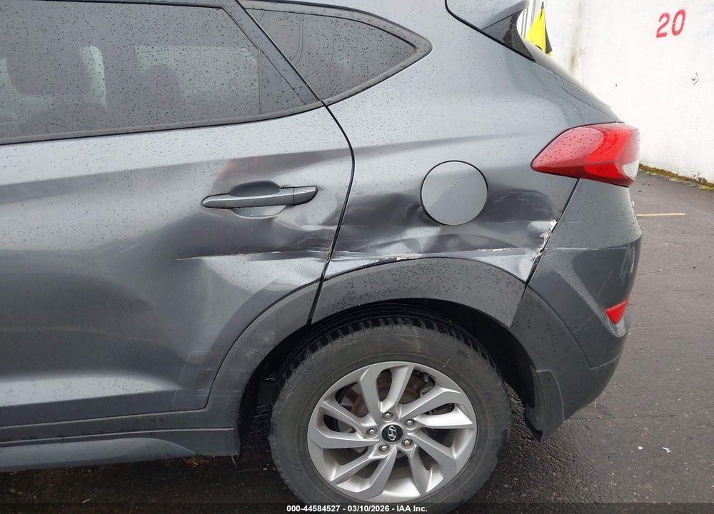 2017 HYUNDAI TUCSON SE VIN: KM8J23A44HU399447