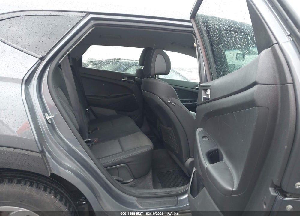 2017 HYUNDAI TUCSON SE VIN: KM8J23A44HU399447