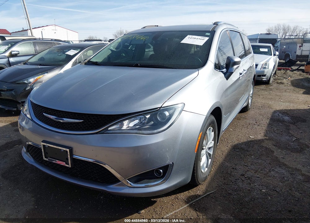 2018 CHRYSLER PACIFICA TOURING L VIN: 2C4RC1BGXJR217304