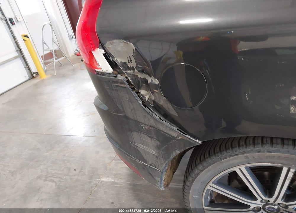 2015 VOLVO XC60 T5 PREMIER VIN: YV440MDK9F2702719