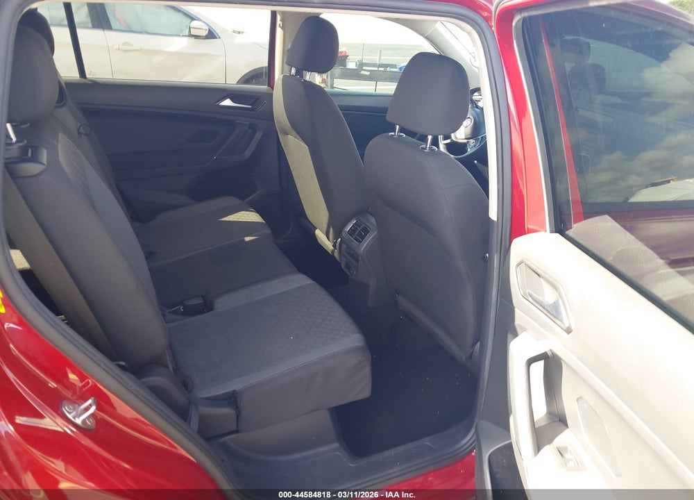 2018 VOLKSWAGEN TIGUAN 2.0T S VIN: 3VV1B7AXXJM208423
