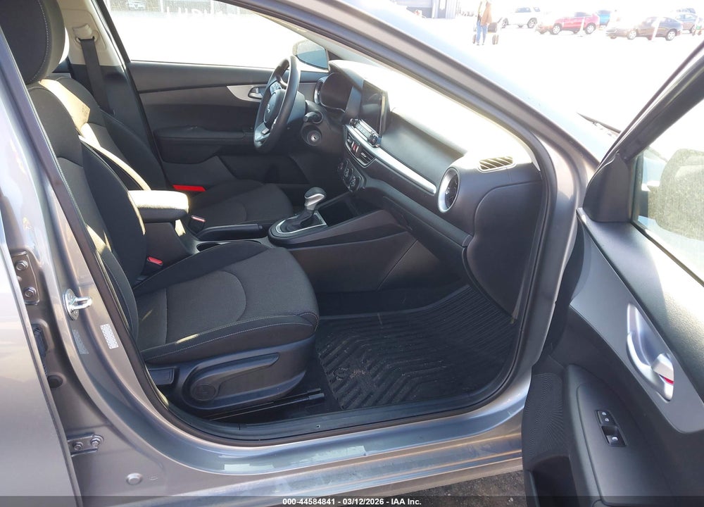2024 KIA FORTE LXS VIN: 3KPF24AD7RE738606
