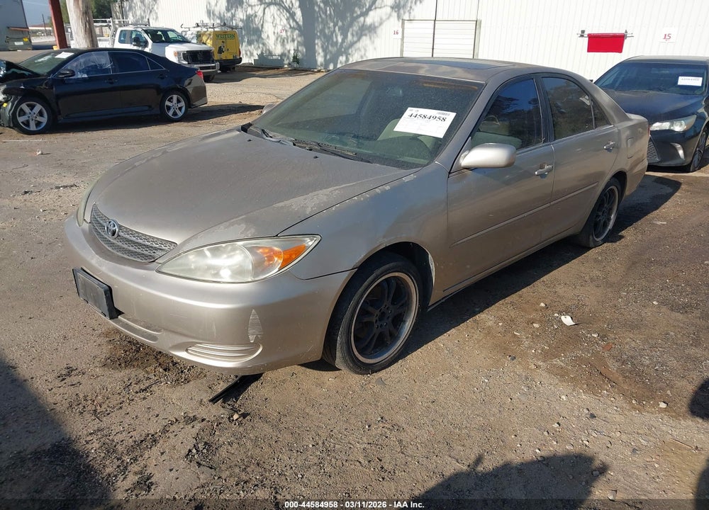2002 TOYOTA CAMRY XLE VIN: JTDBE32K120112657