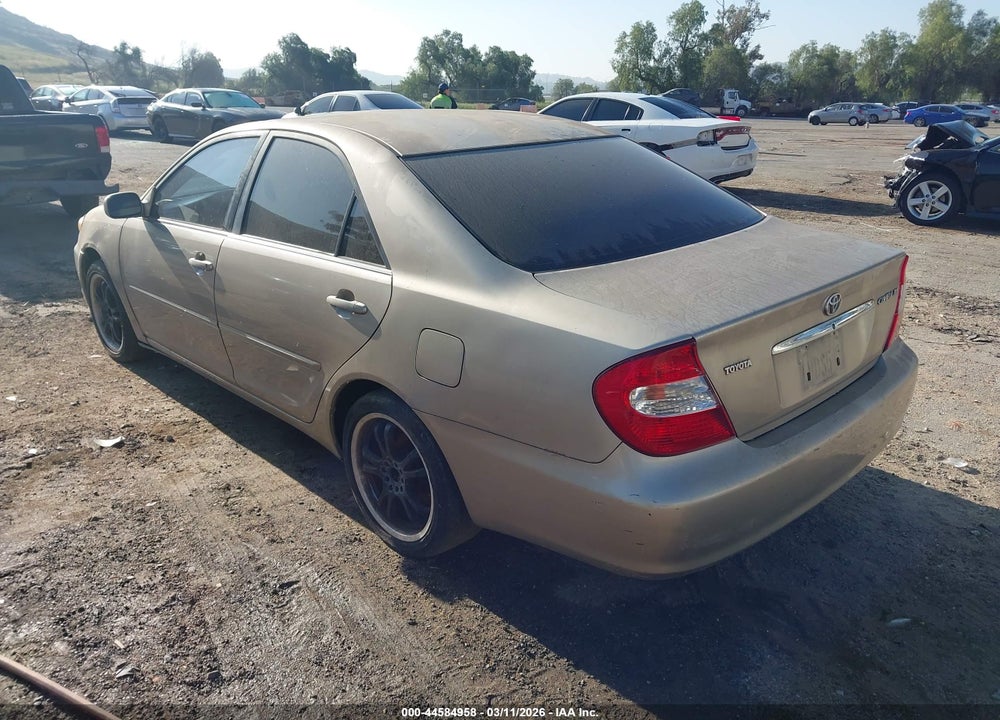 2002 TOYOTA CAMRY XLE VIN: JTDBE32K120112657