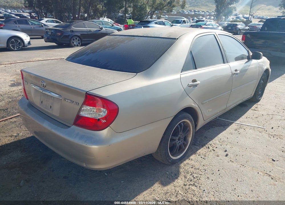 2002 TOYOTA CAMRY XLE VIN: JTDBE32K120112657