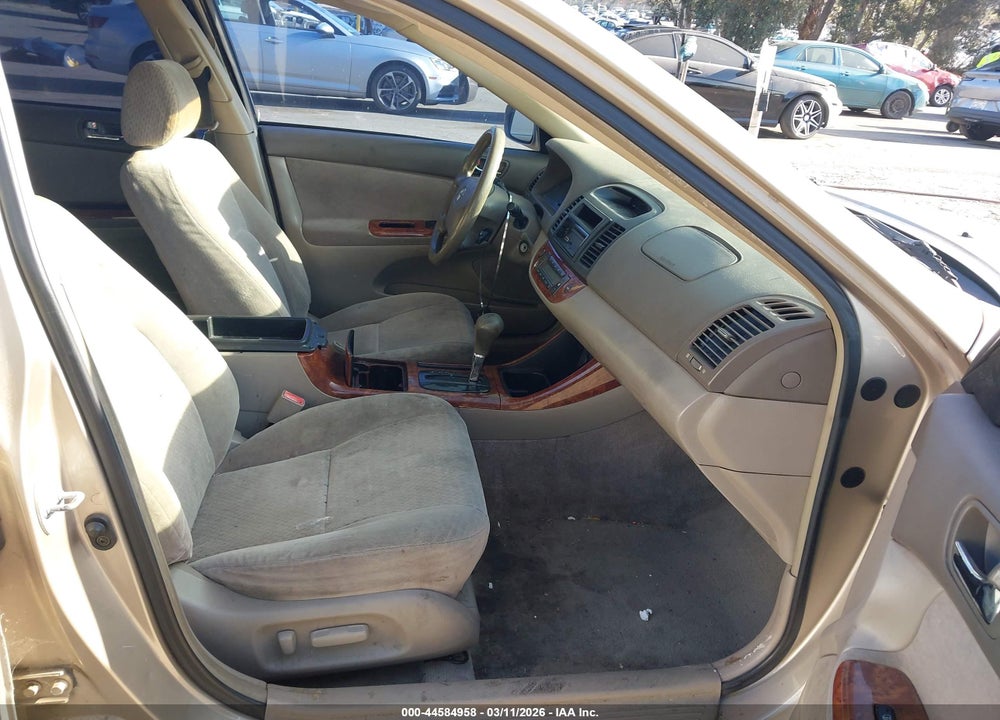 2002 TOYOTA CAMRY XLE VIN: JTDBE32K120112657