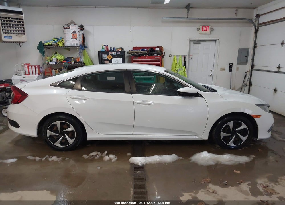 2019 HONDA CIVIC LX VIN: 19XFC2F6XKE027614