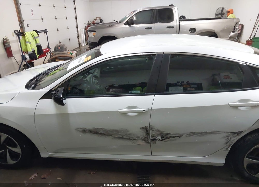 2019 HONDA CIVIC LX VIN: 19XFC2F6XKE027614