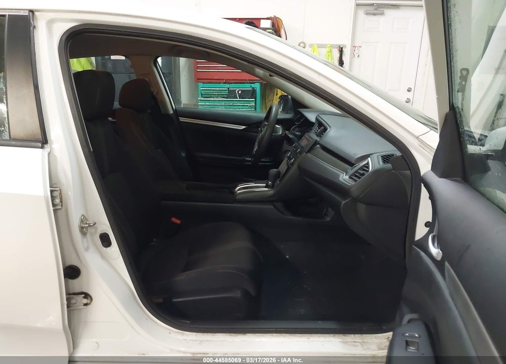 2019 HONDA CIVIC LX VIN: 19XFC2F6XKE027614