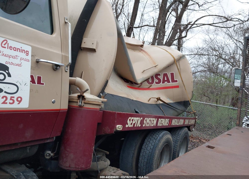 1990 FORD L-SERIES LT9000 VIN: 1FDYU90T6LVA45176