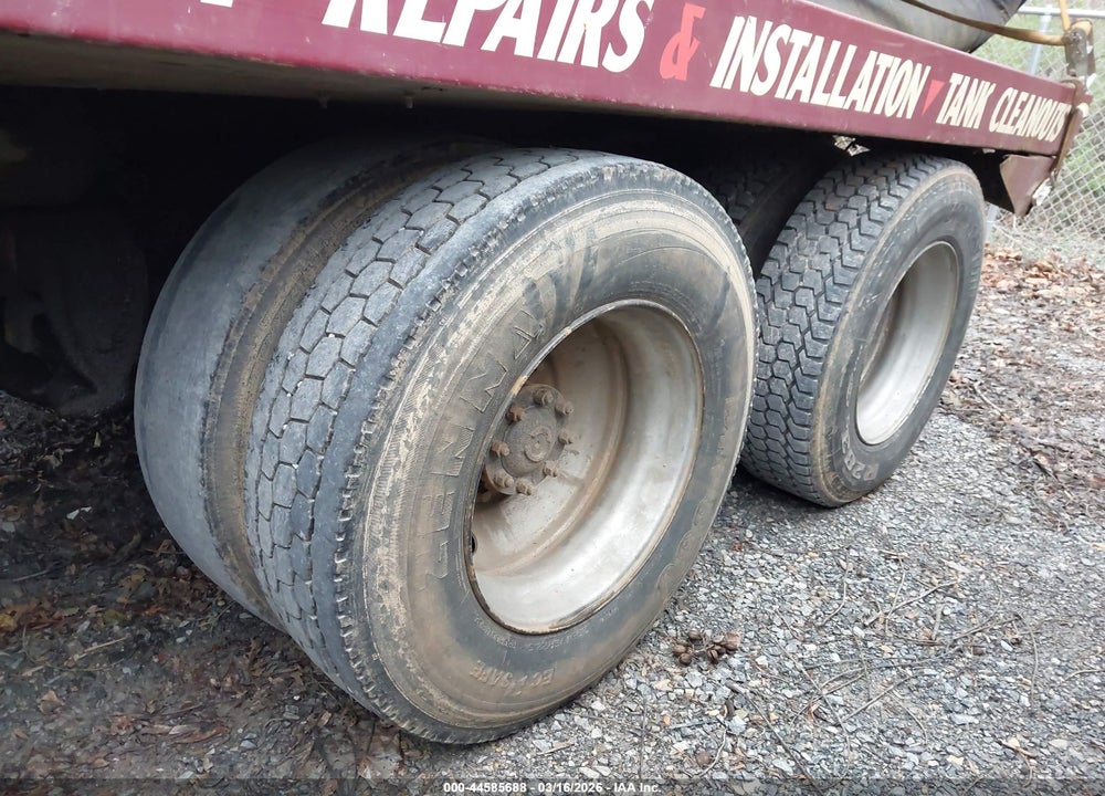 1990 FORD L-SERIES LT9000 VIN: 1FDYU90T6LVA45176