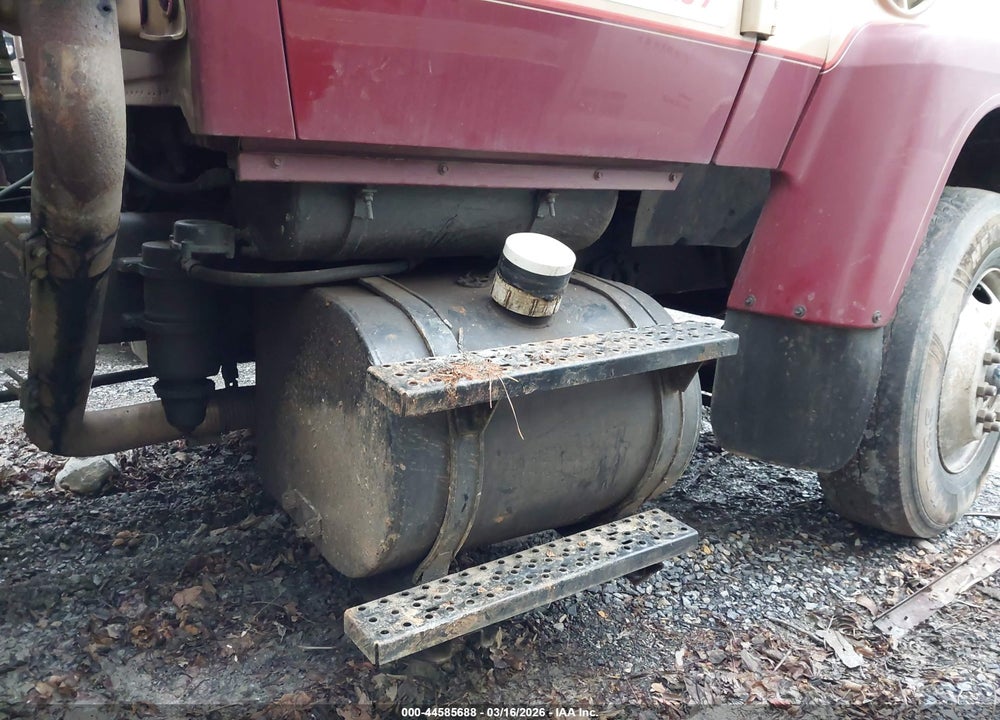 1990 FORD L-SERIES LT9000 VIN: 1FDYU90T6LVA45176