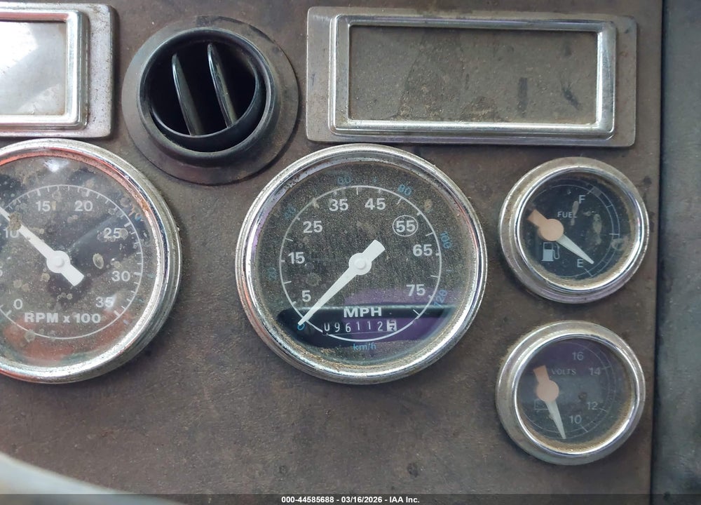 1990 FORD L-SERIES LT9000 VIN: 1FDYU90T6LVA45176