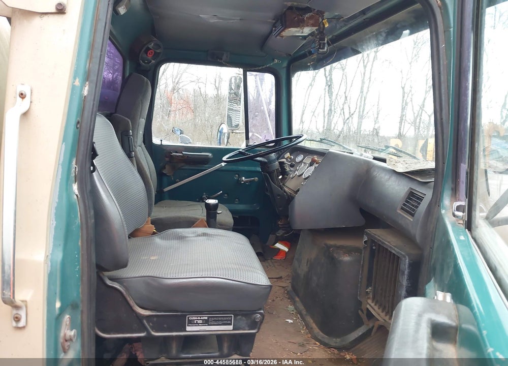 1990 FORD L-SERIES LT9000 VIN: 1FDYU90T6LVA45176