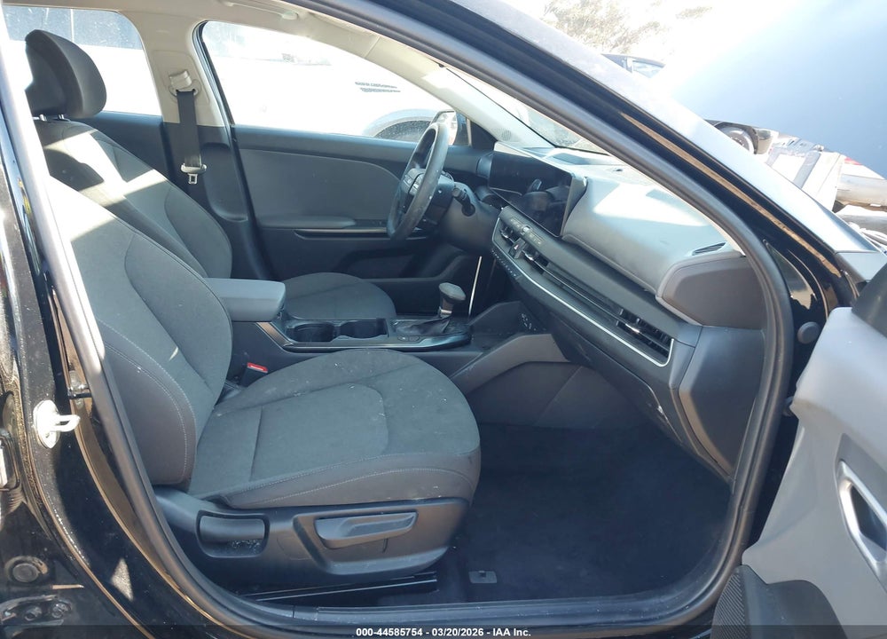 2025 KIA K4 LXS VIN: 3KPFT4DE9SE163285