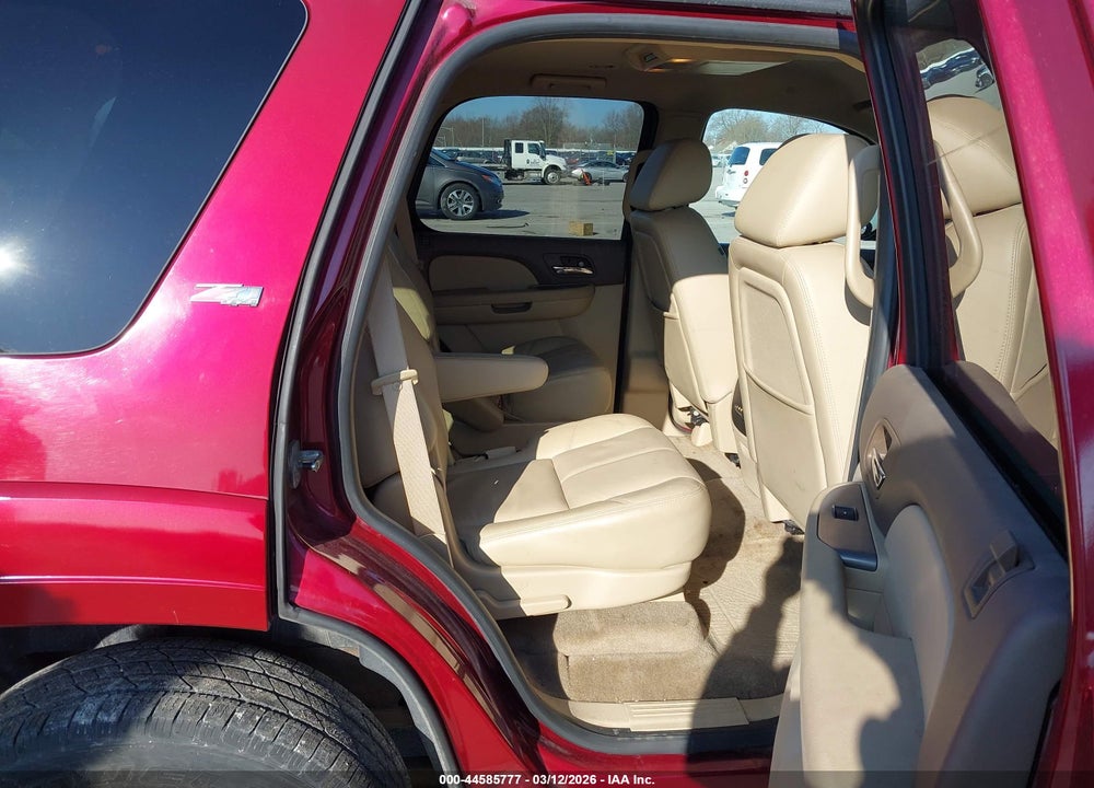 2010 CHEVROLET TAHOE LT VIN: 1GNUKBE05AR192357