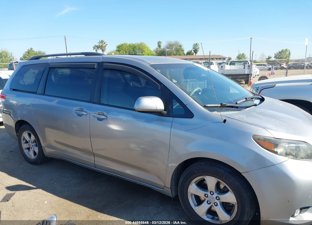 2011 TOYOTA SIENNA LE V6 VIN: 5TDKK3DC6BS034470