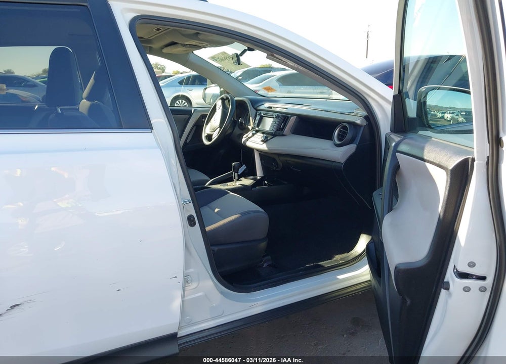 2015 TOYOTA RAV4 XLE VIN: 2T3WFREV4FW174868
