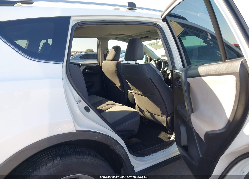 2015 TOYOTA RAV4 XLE VIN: 2T3WFREV4FW174868