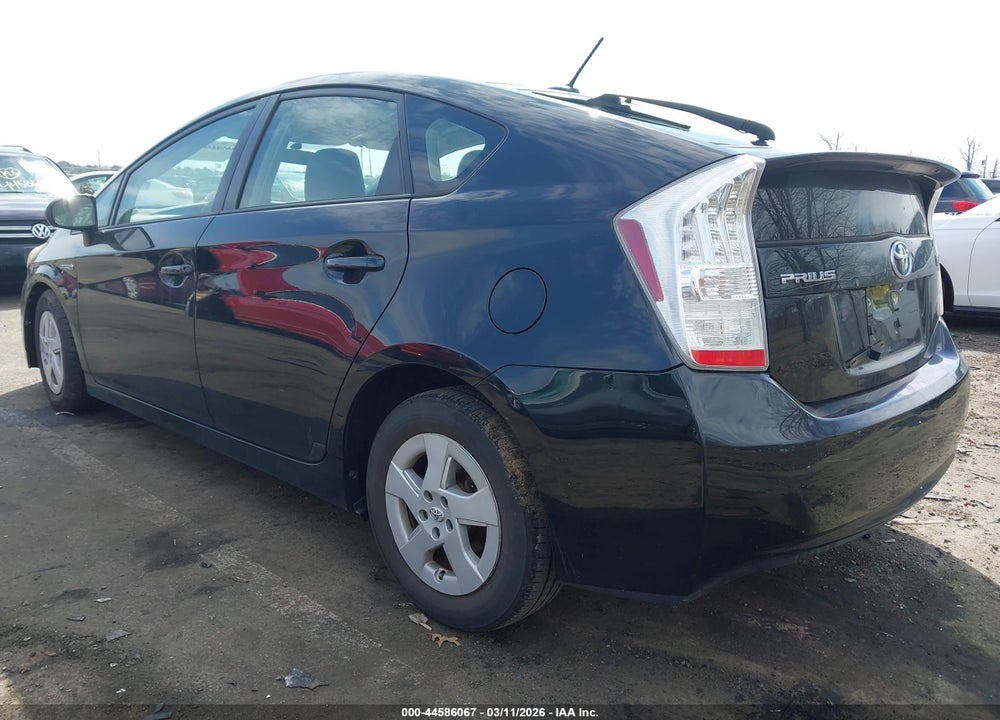 2011 TOYOTA PRIUS TWO VIN: JTDKN3DU2B5332813