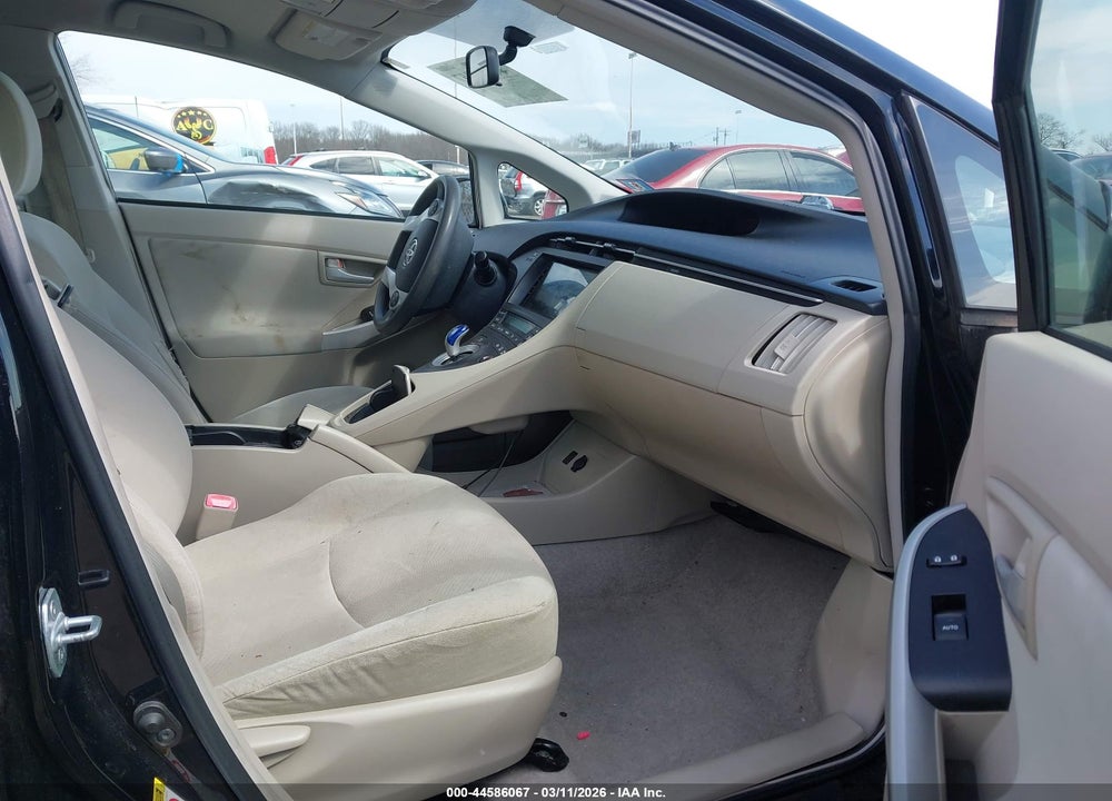 2011 TOYOTA PRIUS TWO VIN: JTDKN3DU2B5332813