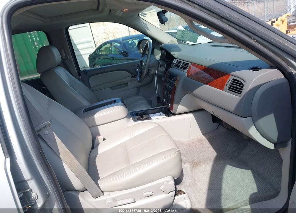 2010 CHEVROLET TAHOE LT VIN: 1GNUKBE01AR277793