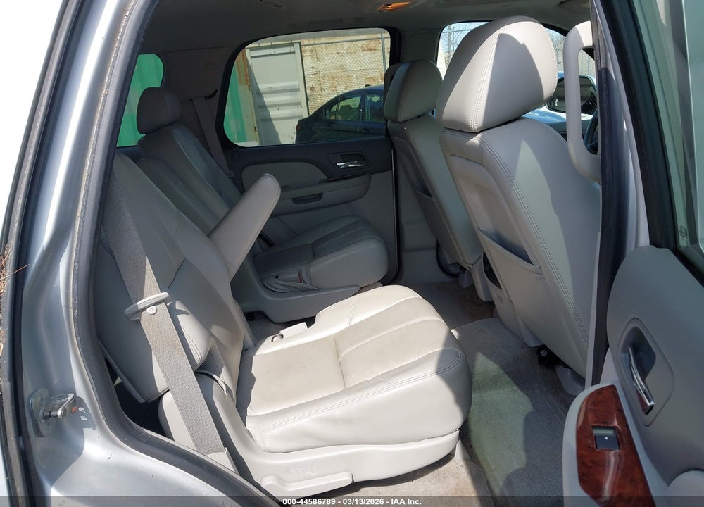 2010 CHEVROLET TAHOE LT VIN: 1GNUKBE01AR277793