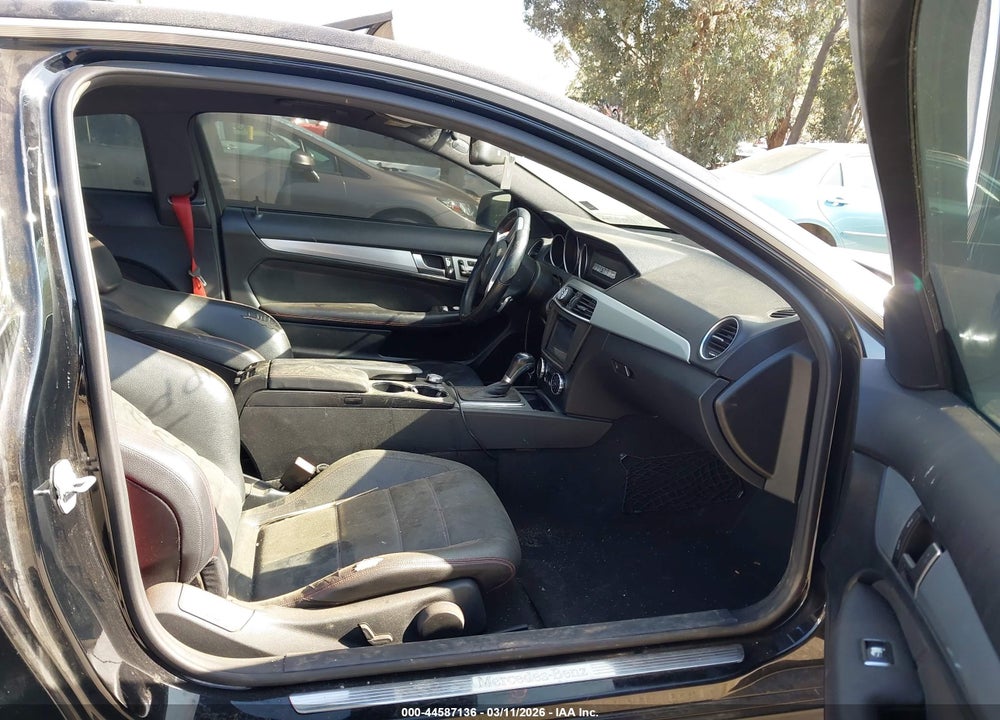 2014 MERCEDES-BENZ C CLASS VIN: WDDGJ4HB8EG183709