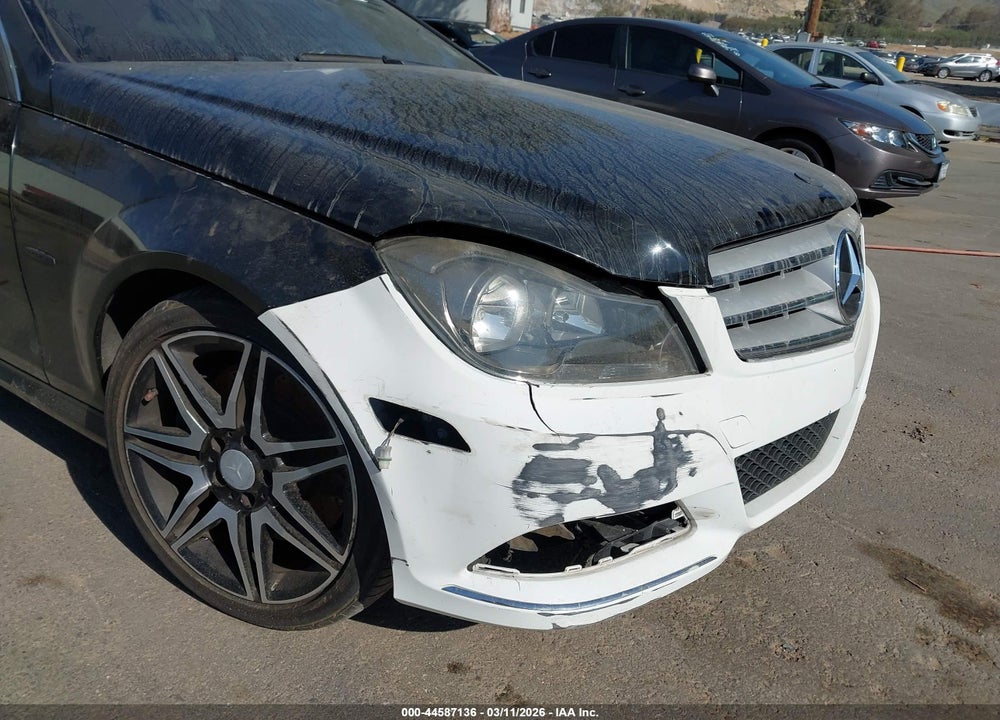2014 MERCEDES-BENZ C CLASS VIN: WDDGJ4HB8EG183709