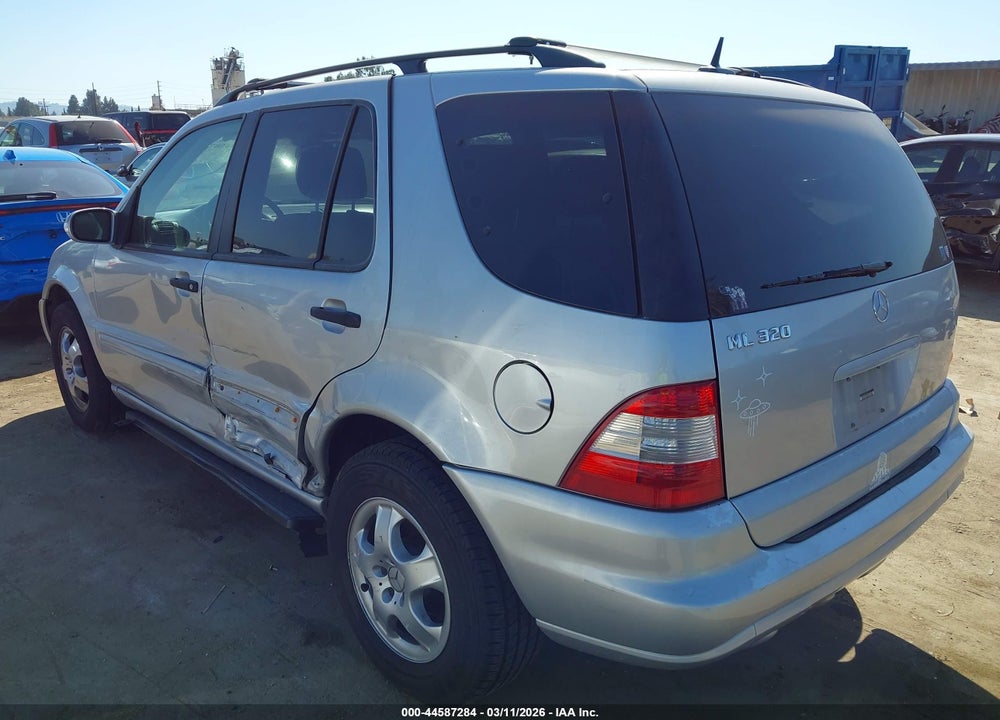 2002 MERCEDES-BENZ ML 320 VIN: 4JGAB54E62A313015