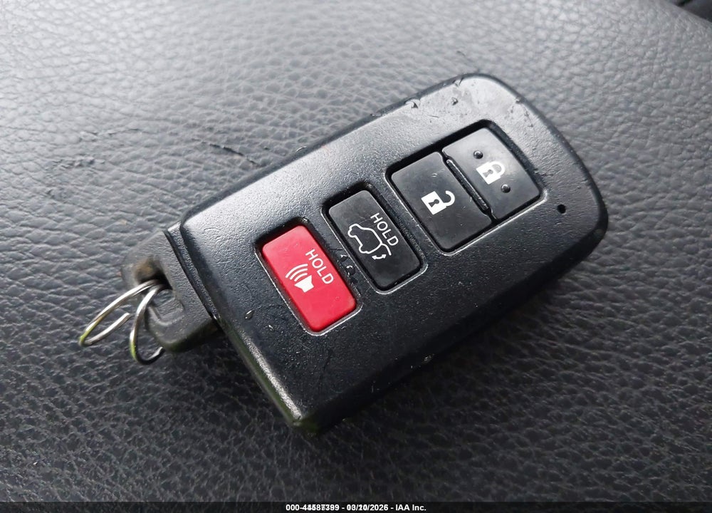 2016 TOYOTA RAV4 HYBRID XLE VIN: JTMRJREV5GD059268