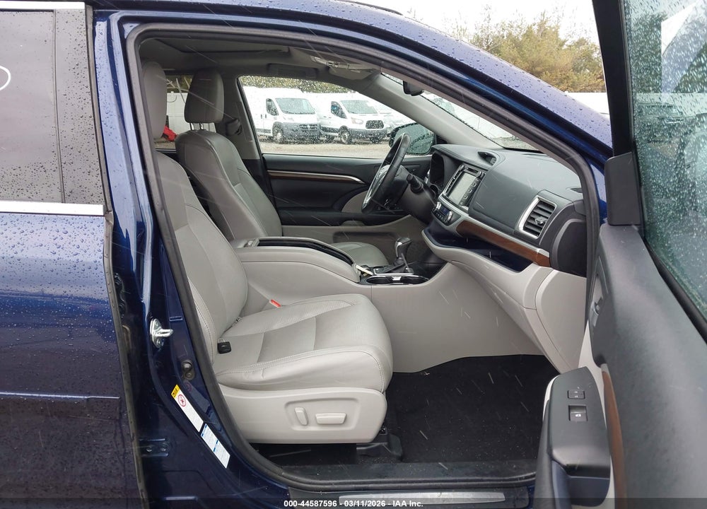 2015 TOYOTA HIGHLANDER LIMITED V6 VIN: 5TDDKRFH7FS206581