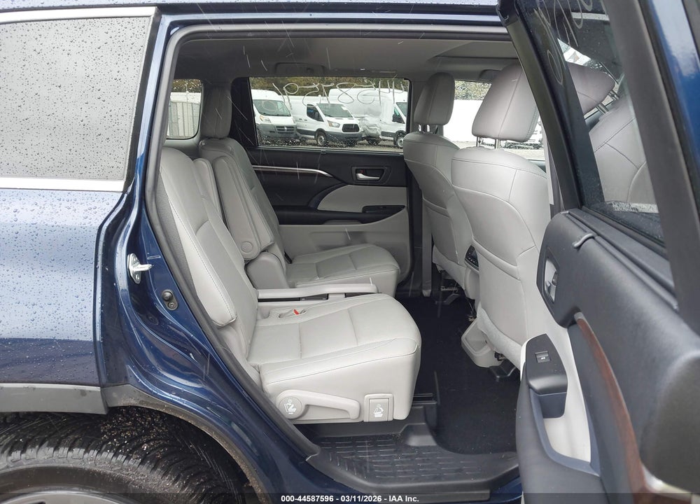 2015 TOYOTA HIGHLANDER LIMITED V6 VIN: 5TDDKRFH7FS206581