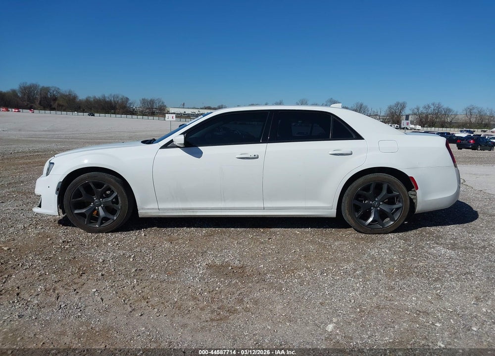 2021 CHRYSLER 300 TOURING L VIN: 2C3CCAAG2MH538095