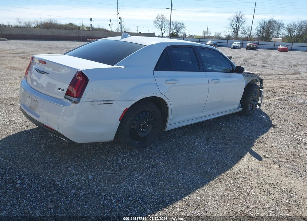 2021 CHRYSLER 300 TOURING L VIN: 2C3CCAAG2MH538095