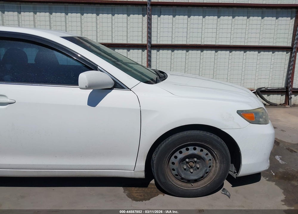 2011 TOYOTA CAMRY LE VIN: 4T1BF3EK2BU585352