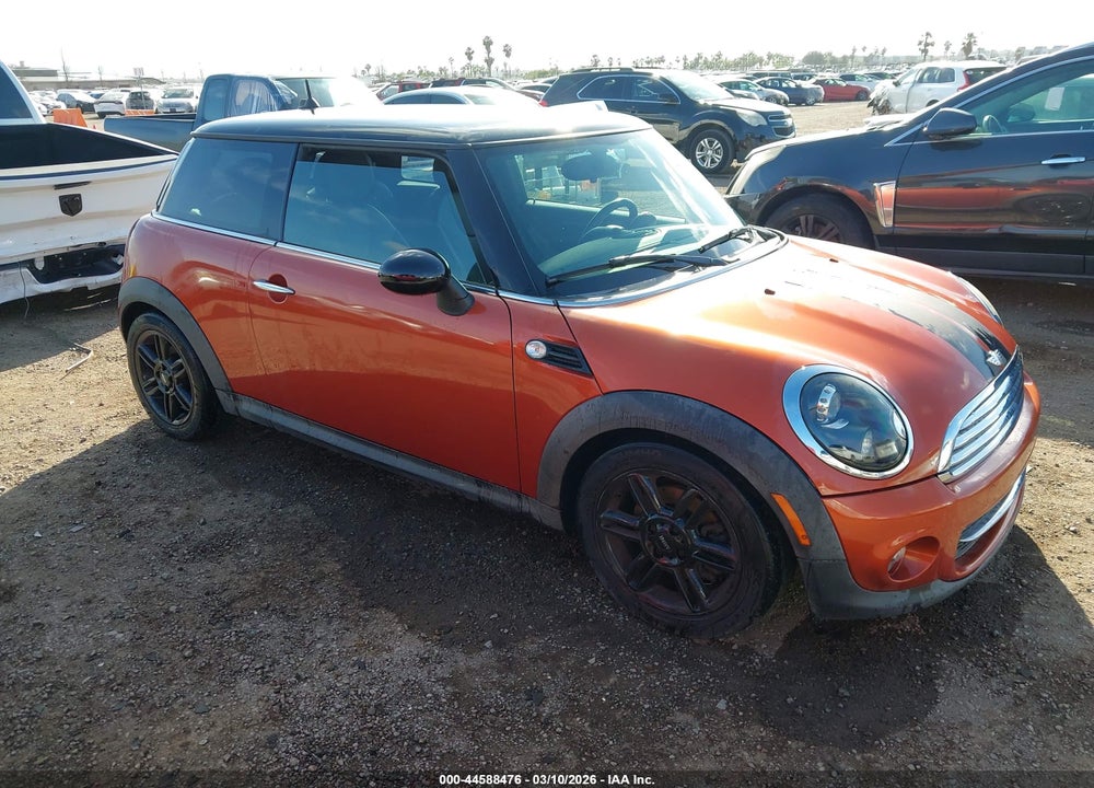 2013 MINI HARDTOP COOPER VIN: WMWSU3C59DT682111